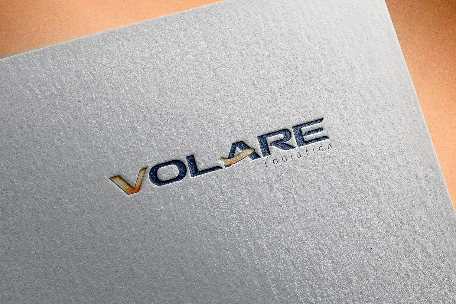 Logotipo da Volare Logística aplicado em relevo sobre papel