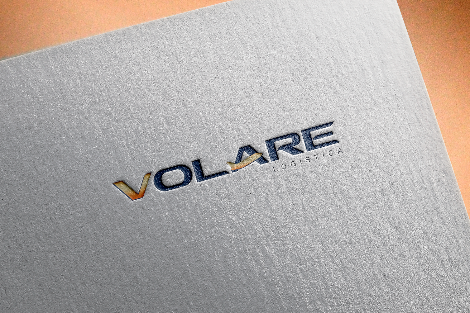 Logotipo da Volare Logística aplicado em relevo sobre papel